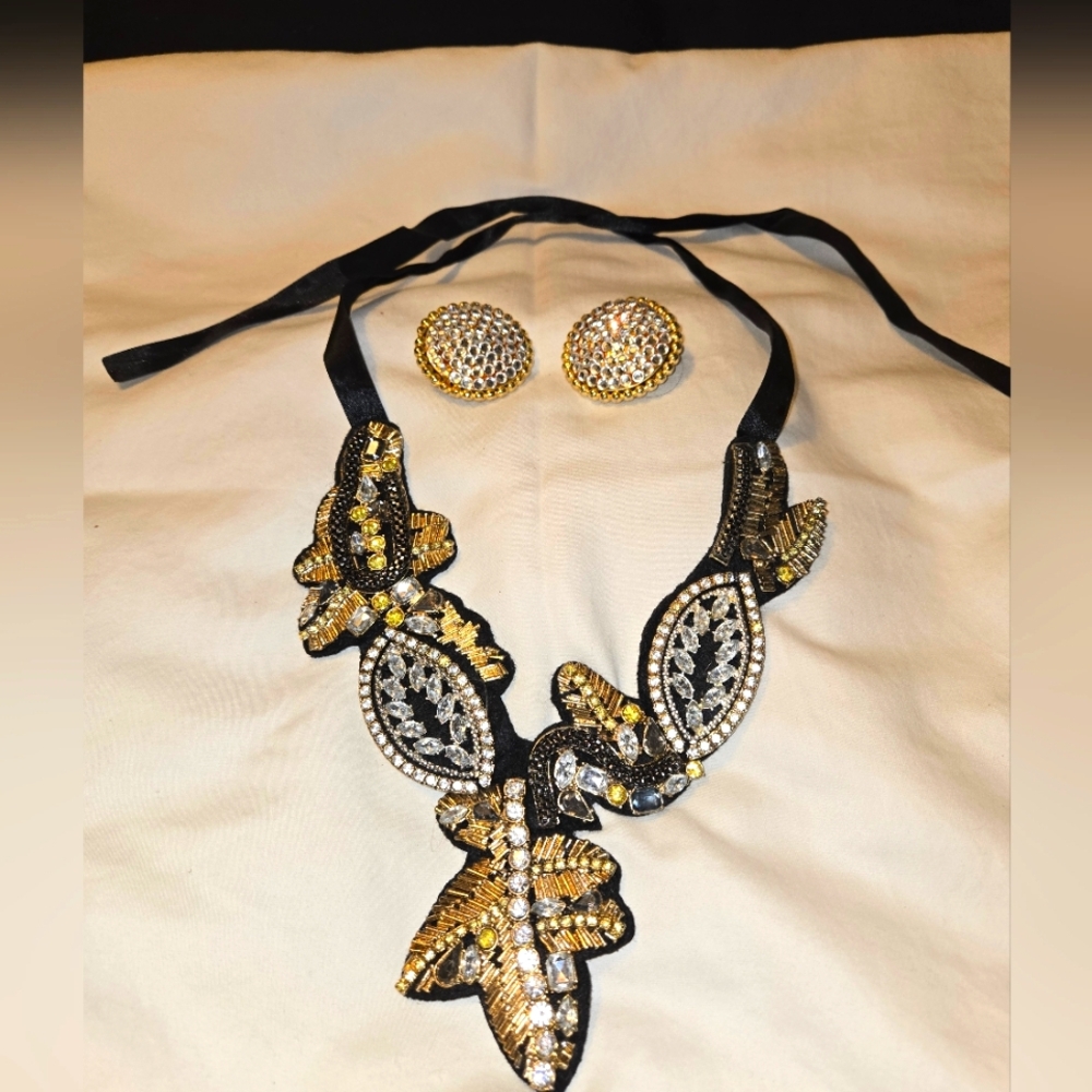 Baroque Style Necklace With Ribbon